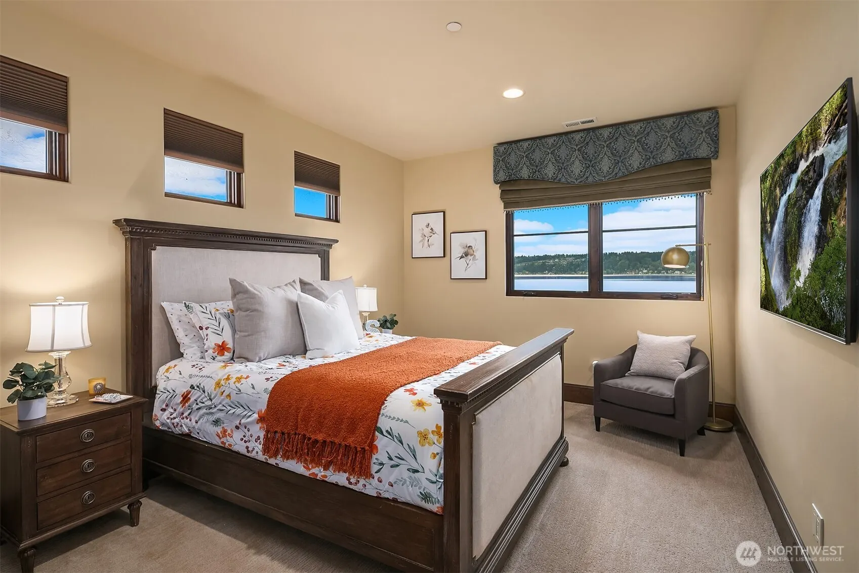 253 E Lake Sammamish Parkway SE, Sammamish, WA 98074