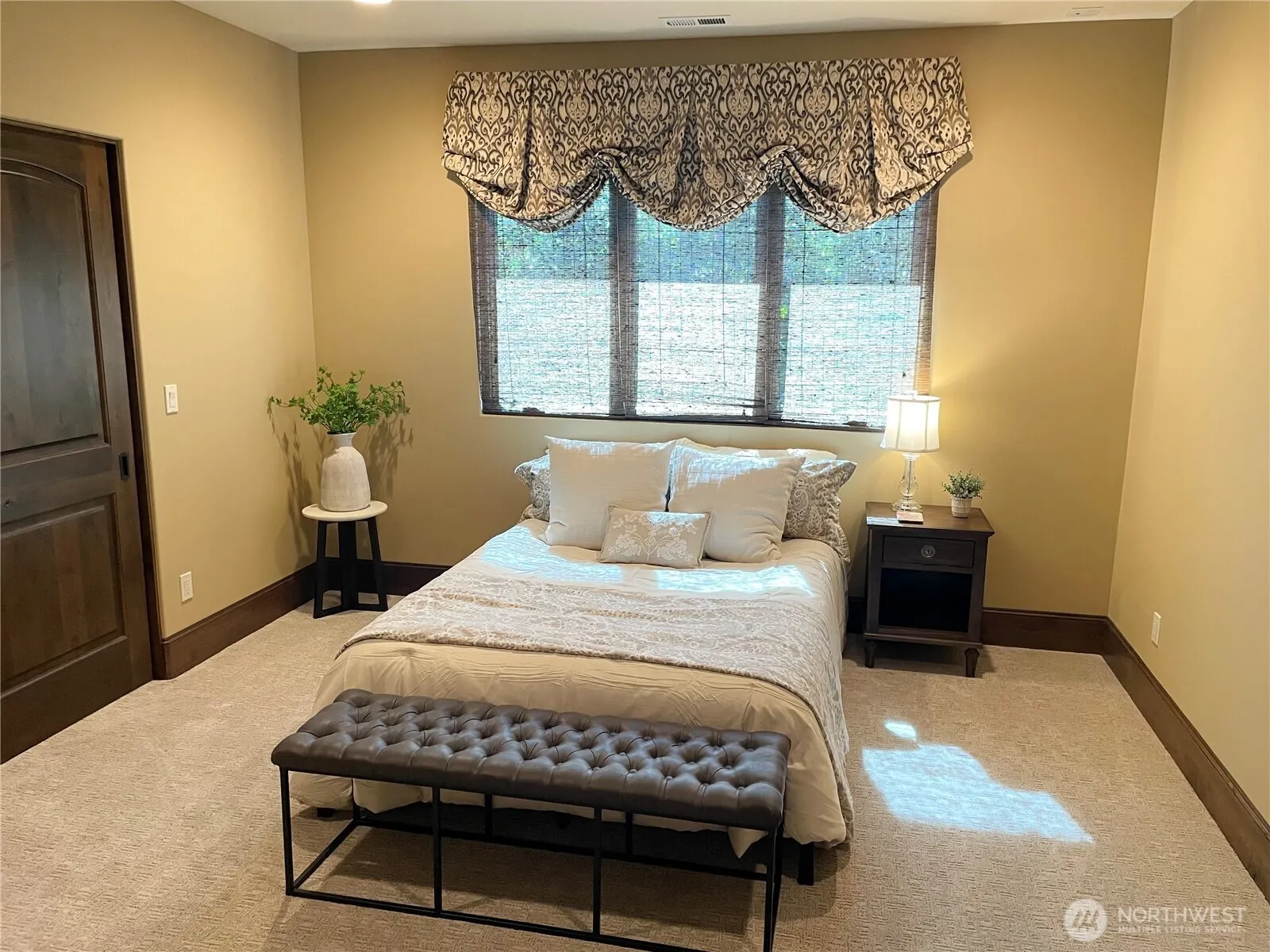253 E Lake Sammamish Parkway SE, Sammamish, WA 98074