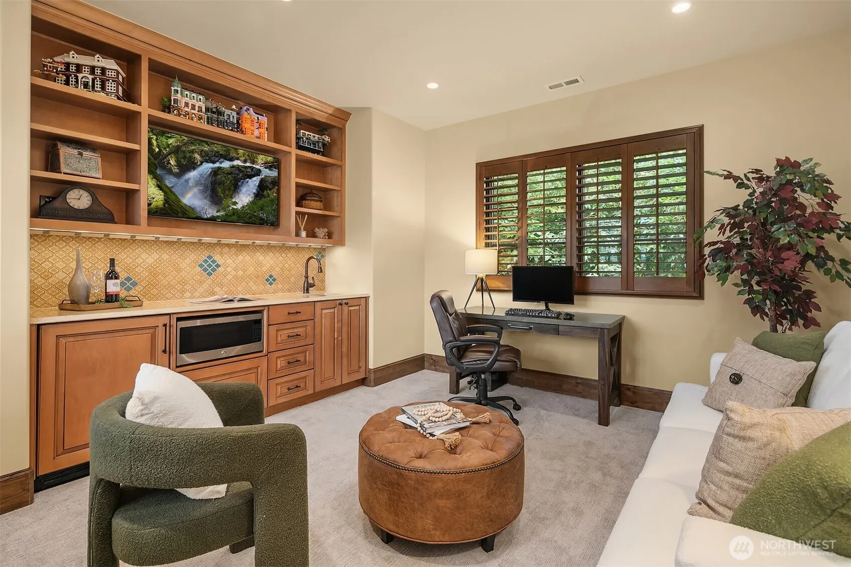 253 E Lake Sammamish Parkway SE, Sammamish, WA 98074