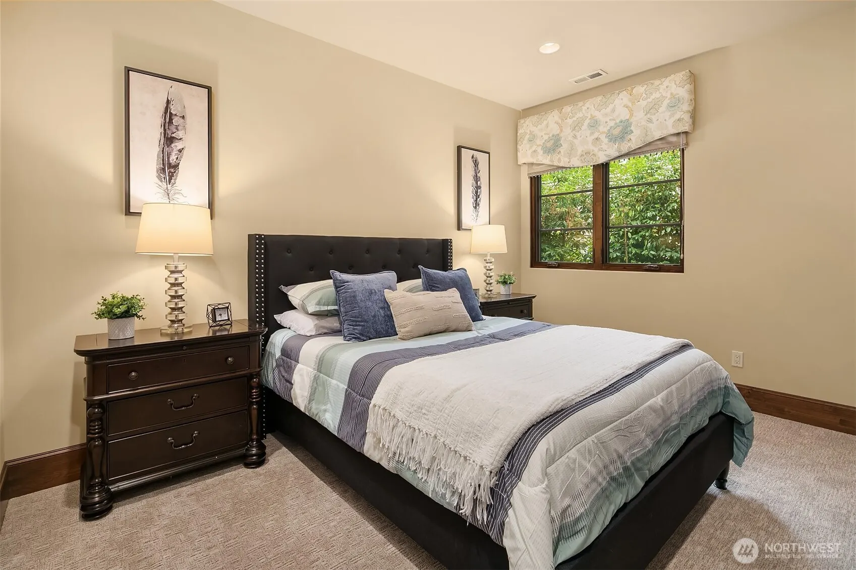 253 E Lake Sammamish Parkway SE, Sammamish, WA 98074