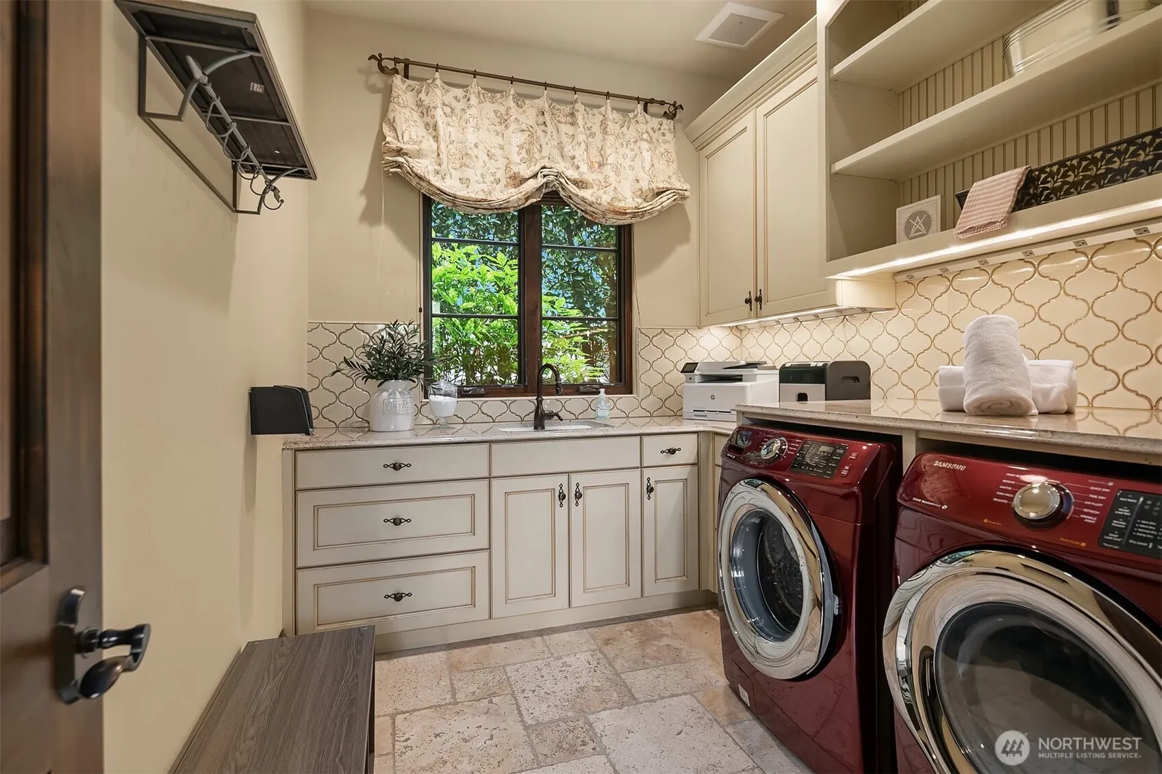 253 E Lake Sammamish Parkway SE, Sammamish, WA 98074