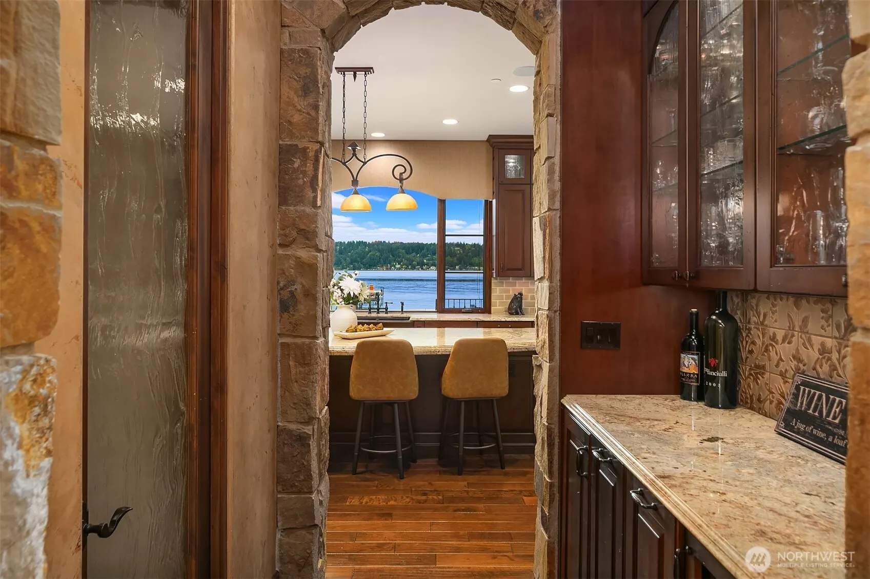 253 E Lake Sammamish Parkway SE, Sammamish, WA 98074