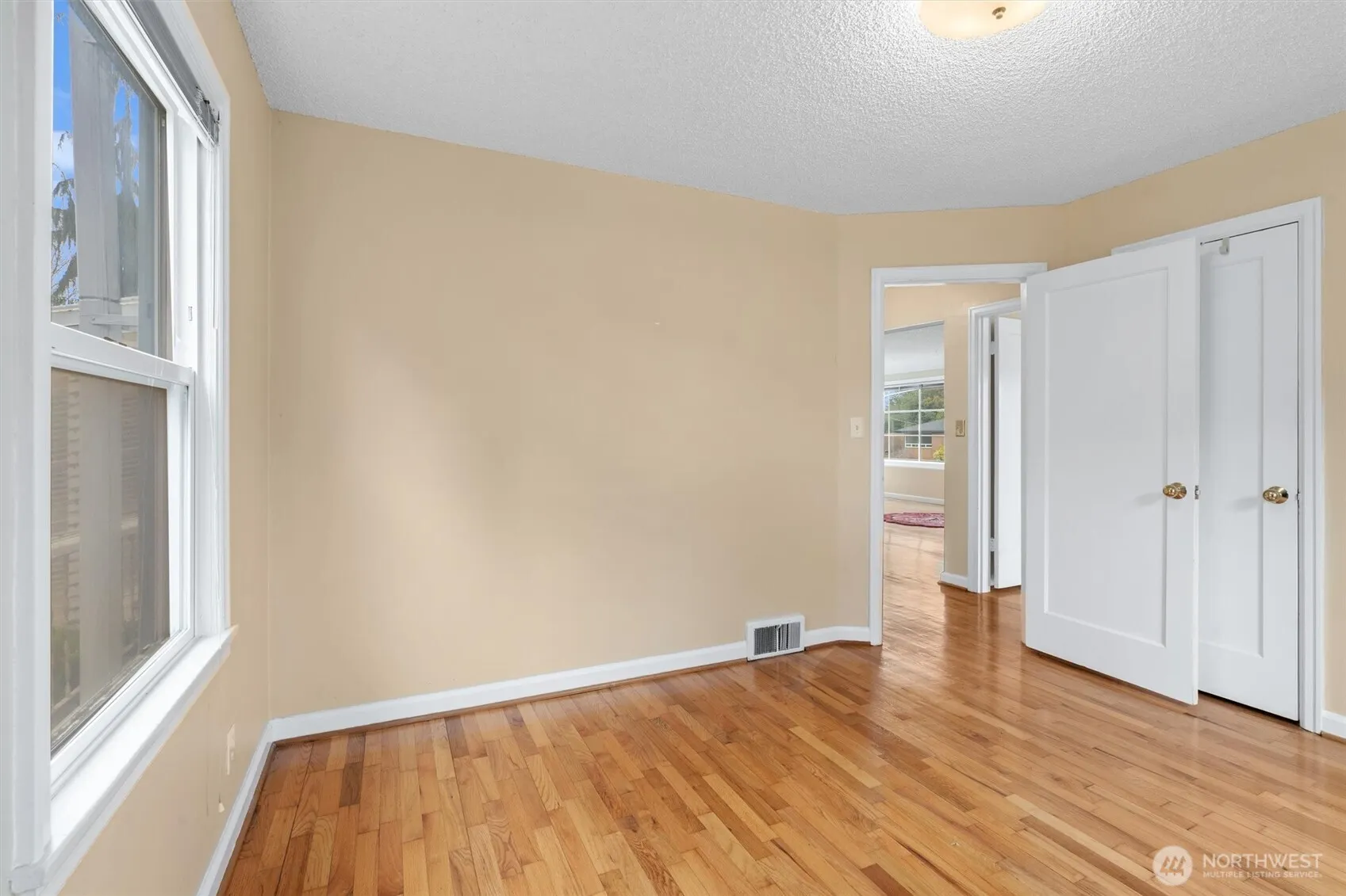 3921 SW Portland Street , Seattle, WA 98136-2156