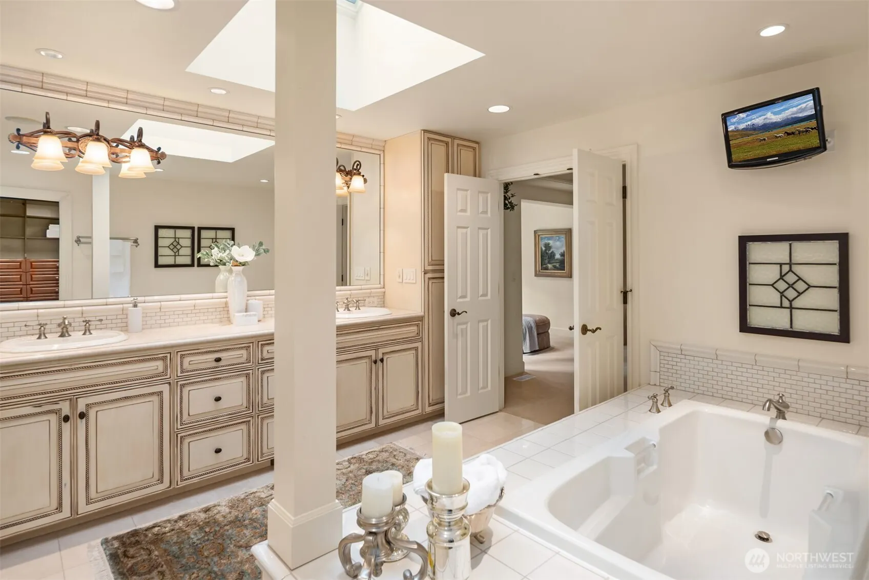 21712 NE 144th Place , Woodinville, WA 98077