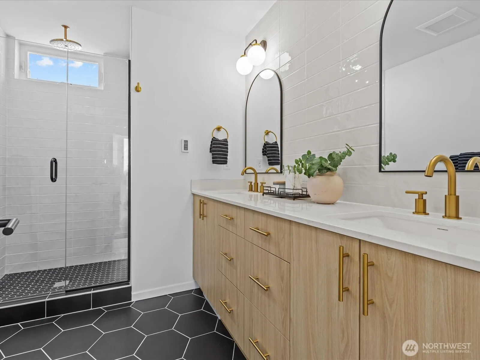 8324 16th Avenue NW #E, Seattle, WA 98117