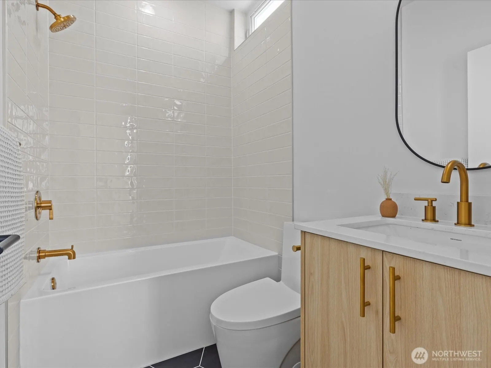 8324 16th Avenue NW #E, Seattle, WA 98117