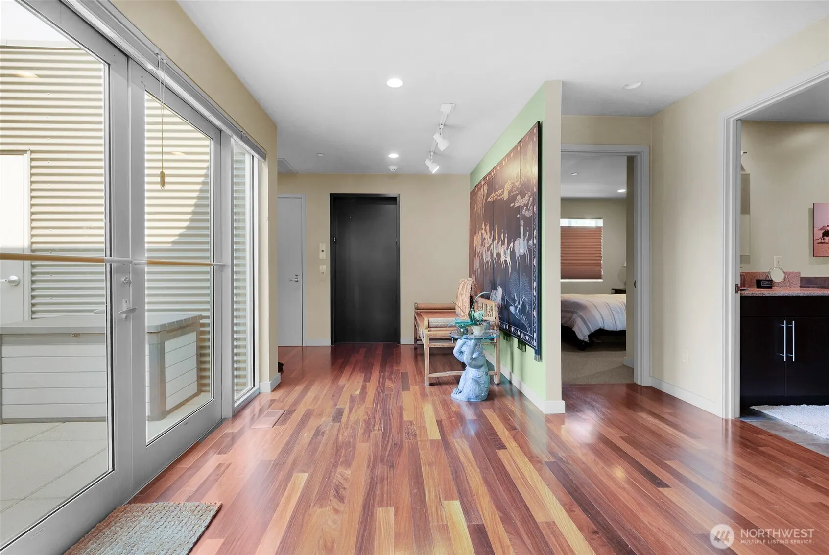 160 Roy Street , Seattle, WA 98109