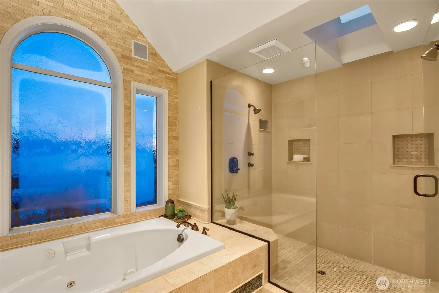 3671 E Lake Sammamish Parkway NE, Sammamish, WA 98074