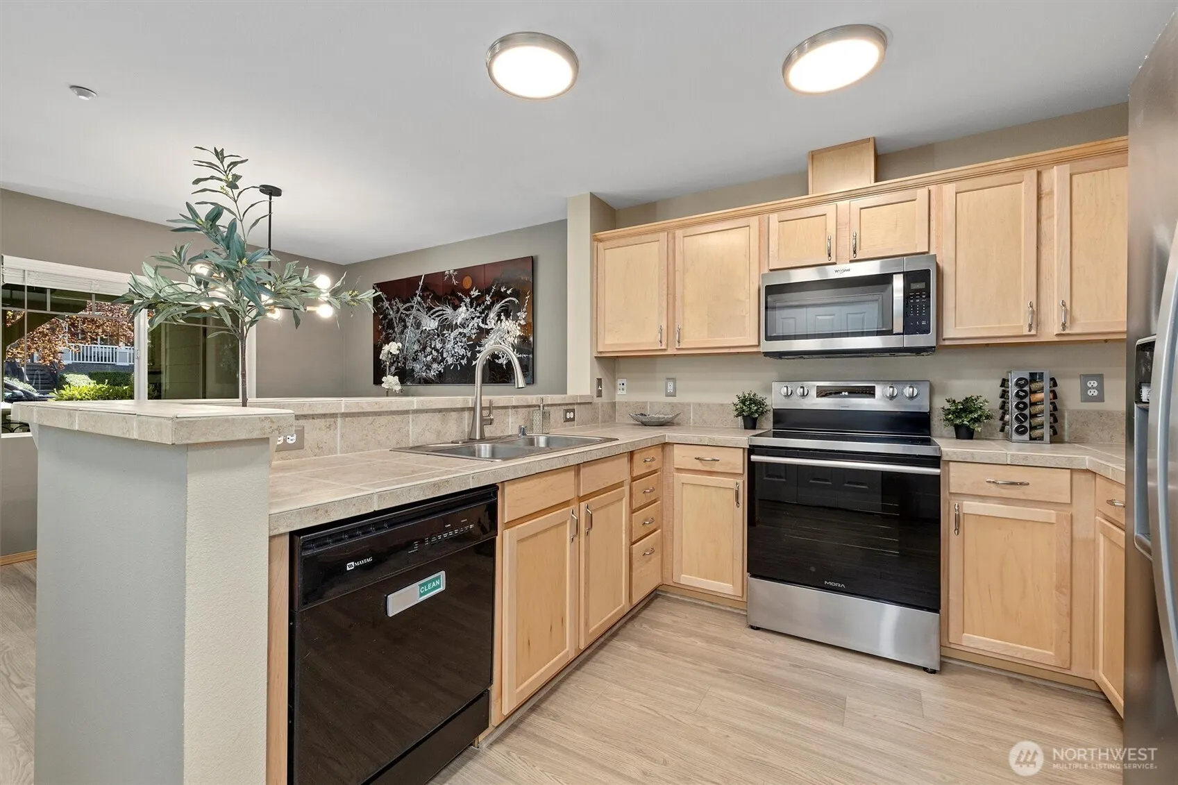1981 24th Avenue NE #104, Issaquah, WA 98029