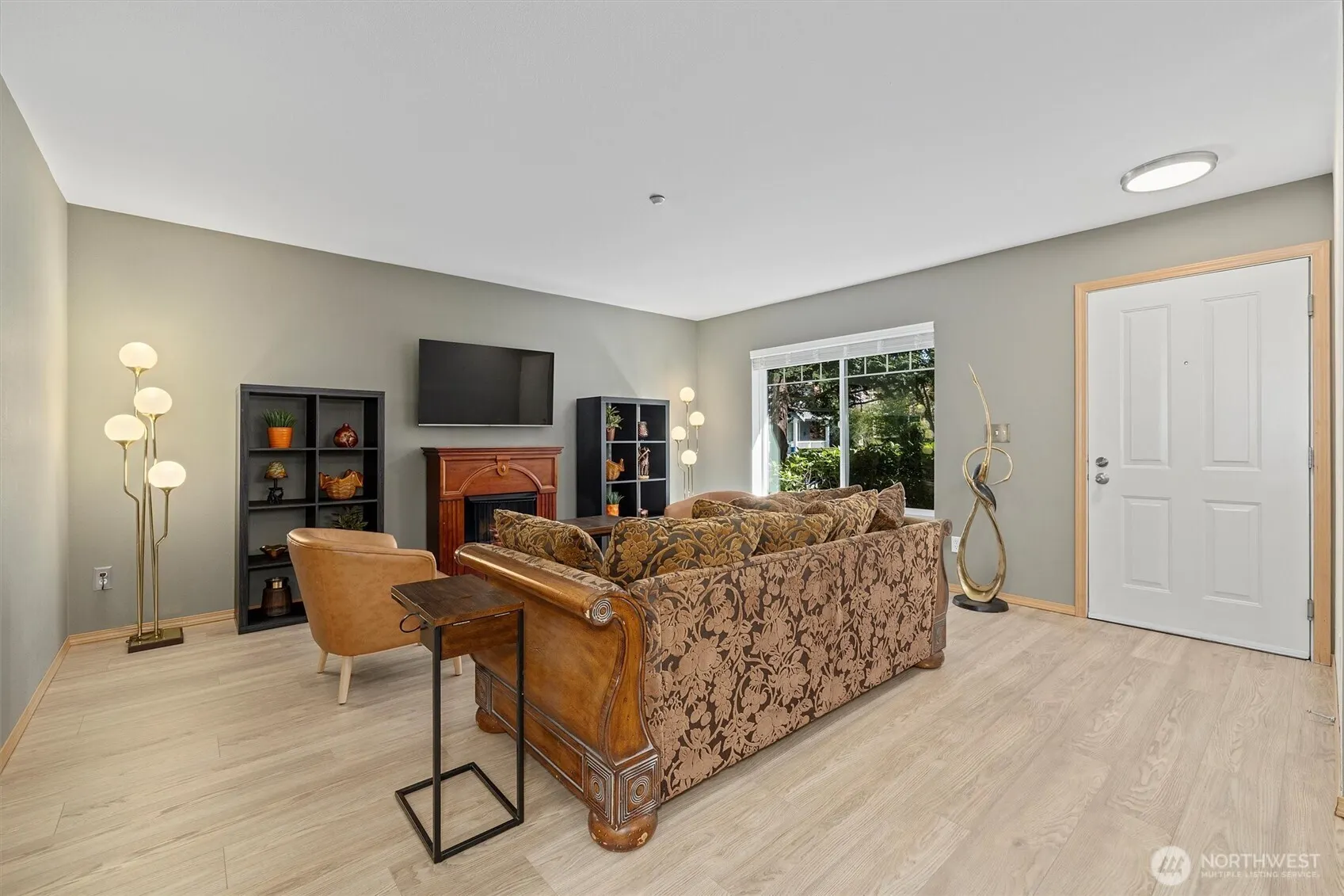 1981 24th Avenue NE #104, Issaquah, WA 98029