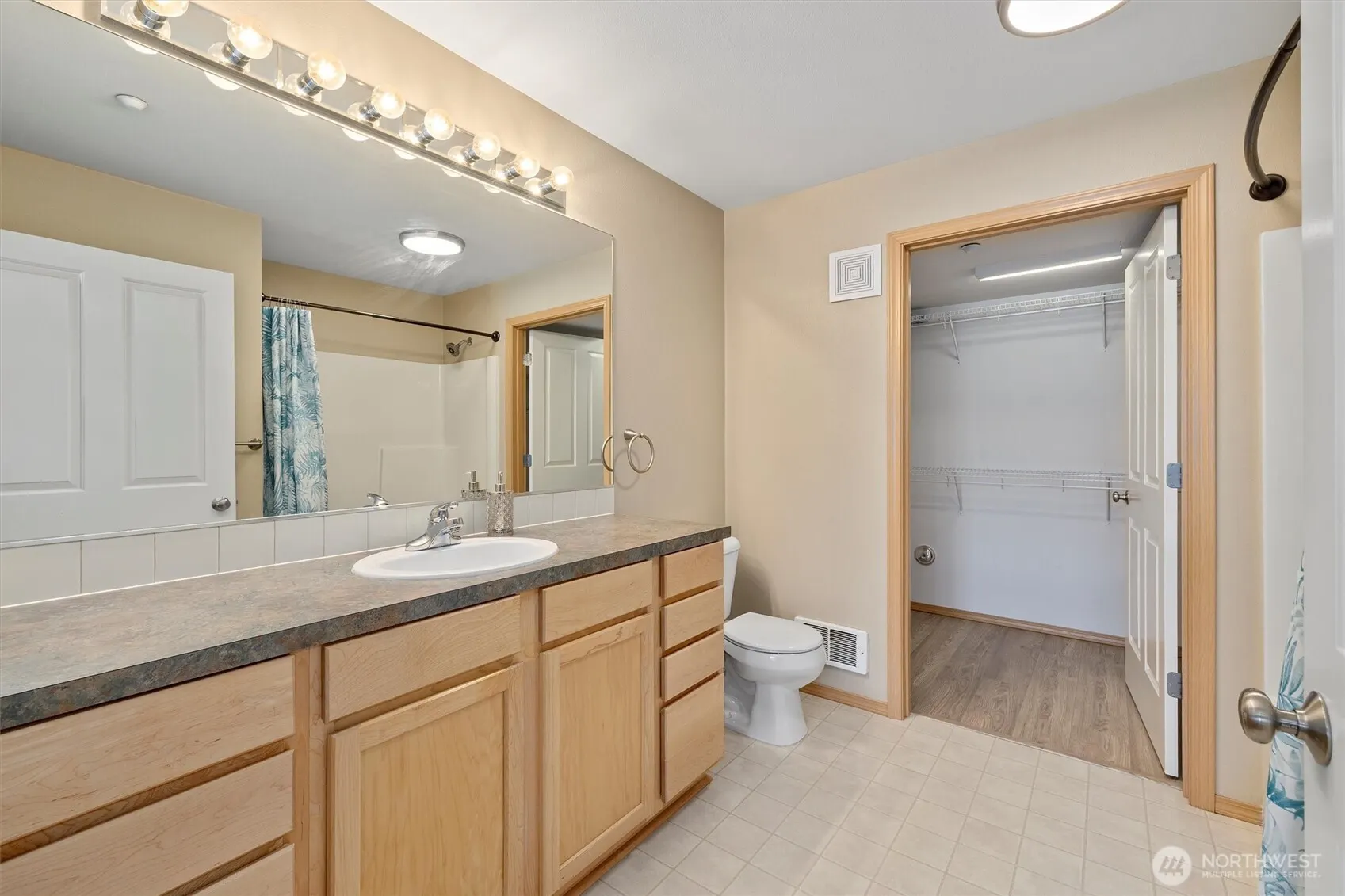 1981 24th Avenue NE #104, Issaquah, WA 98029