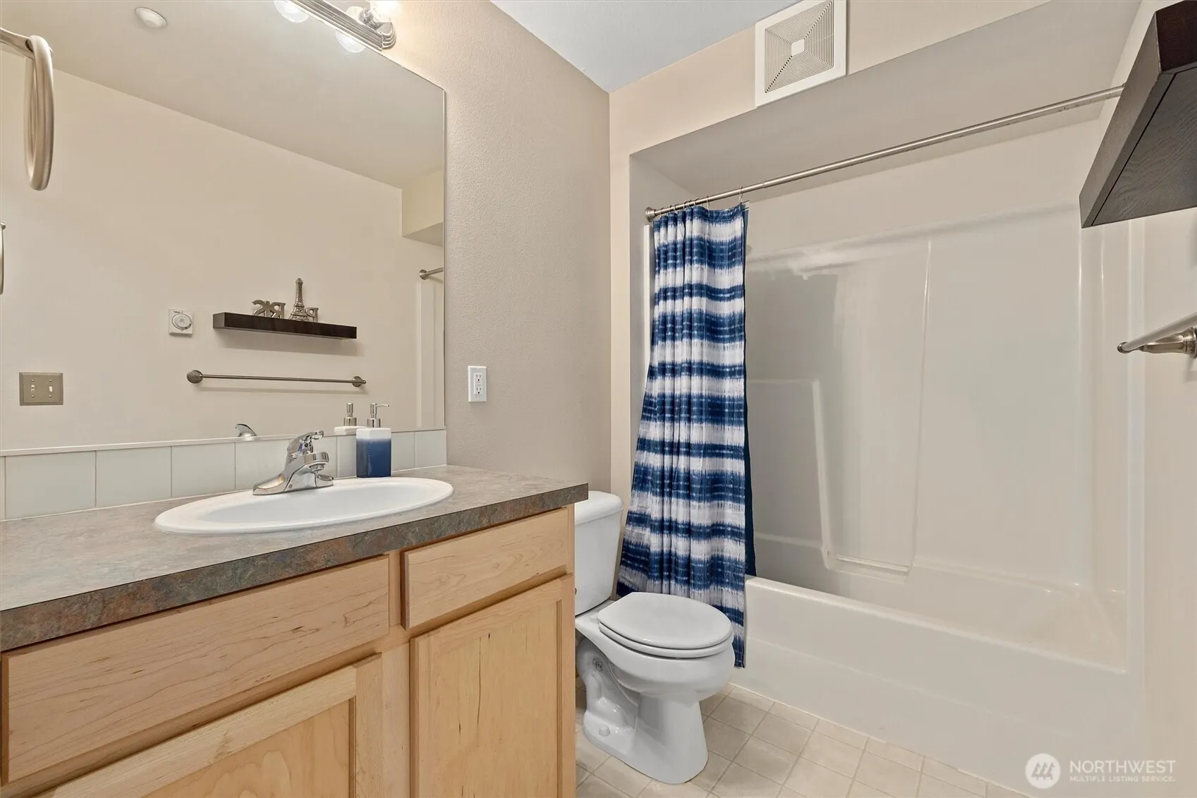 1981 24th Avenue NE #104, Issaquah, WA 98029