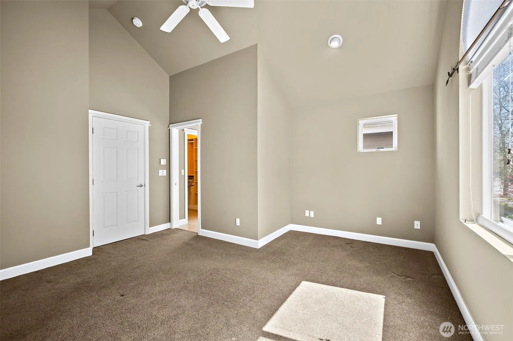 10001 NE 37th Court #108, Kirkland, WA 98033