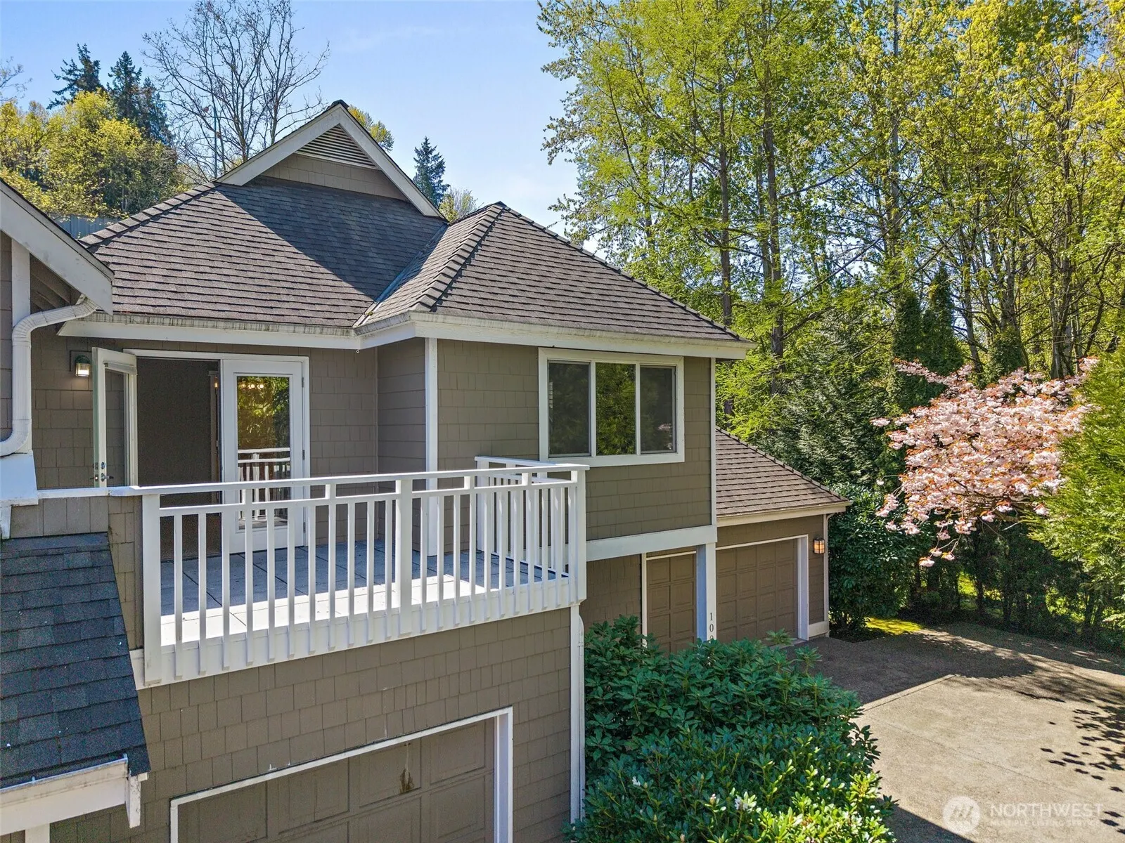 10001 NE 37th Court #108, Kirkland, WA 98033
