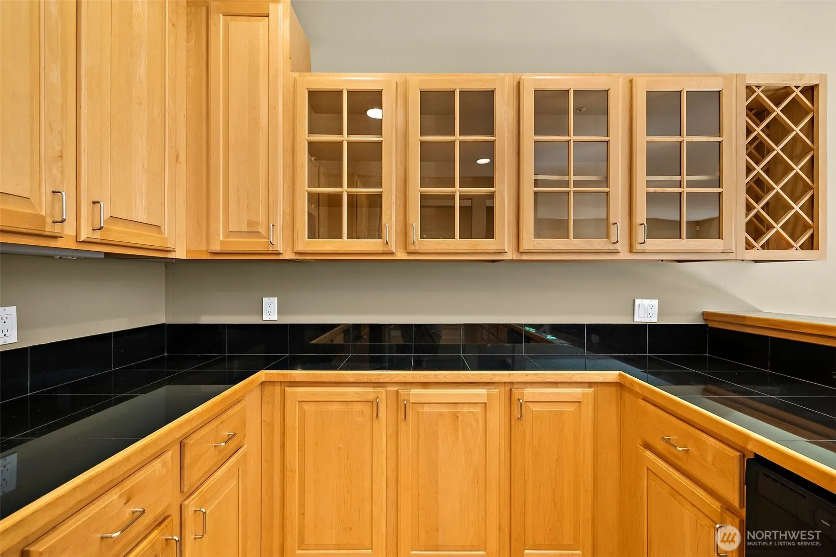 10001 NE 37th Court #108, Kirkland, WA 98033