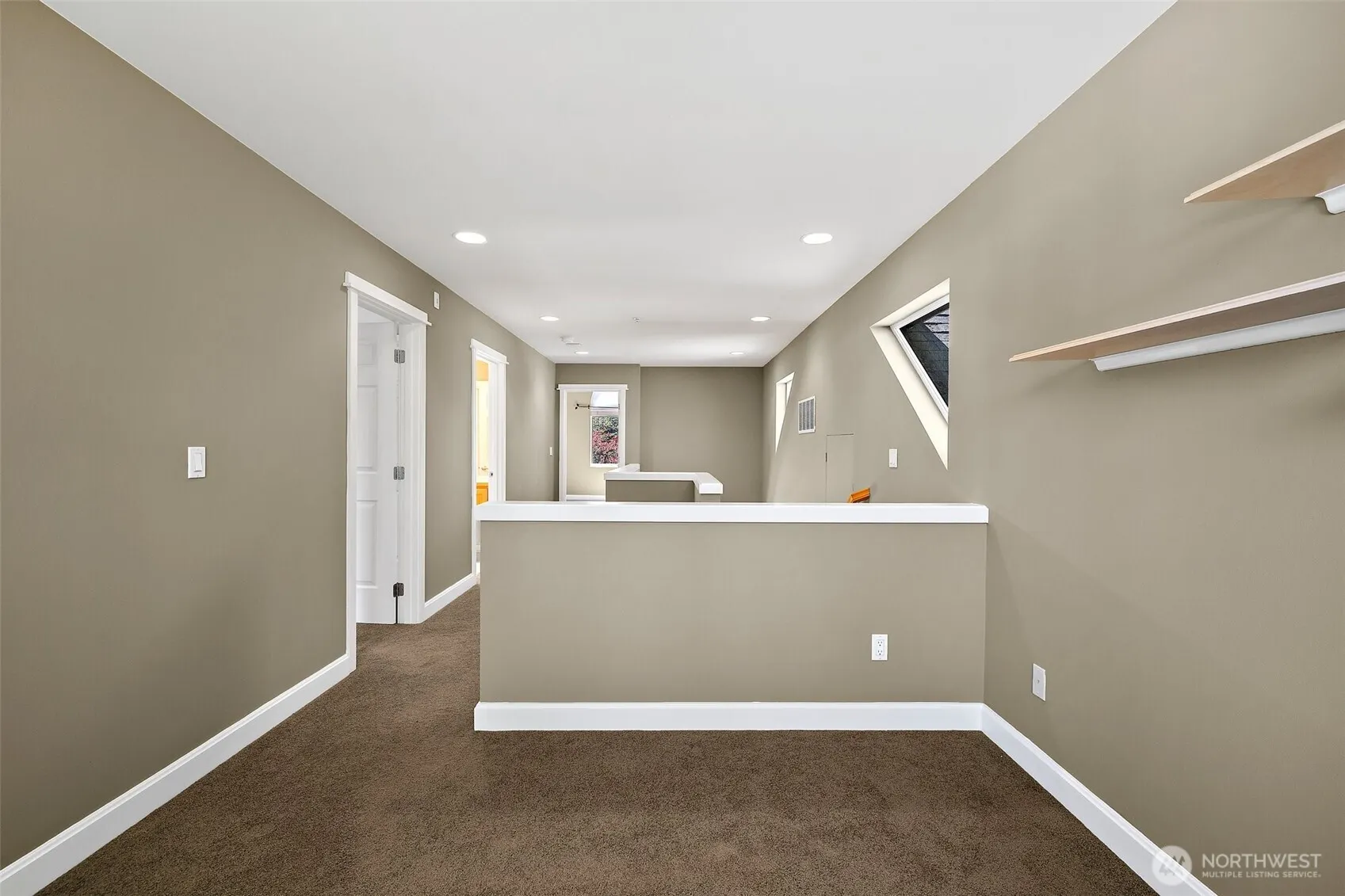 10001 NE 37th Court #108, Kirkland, WA 98033