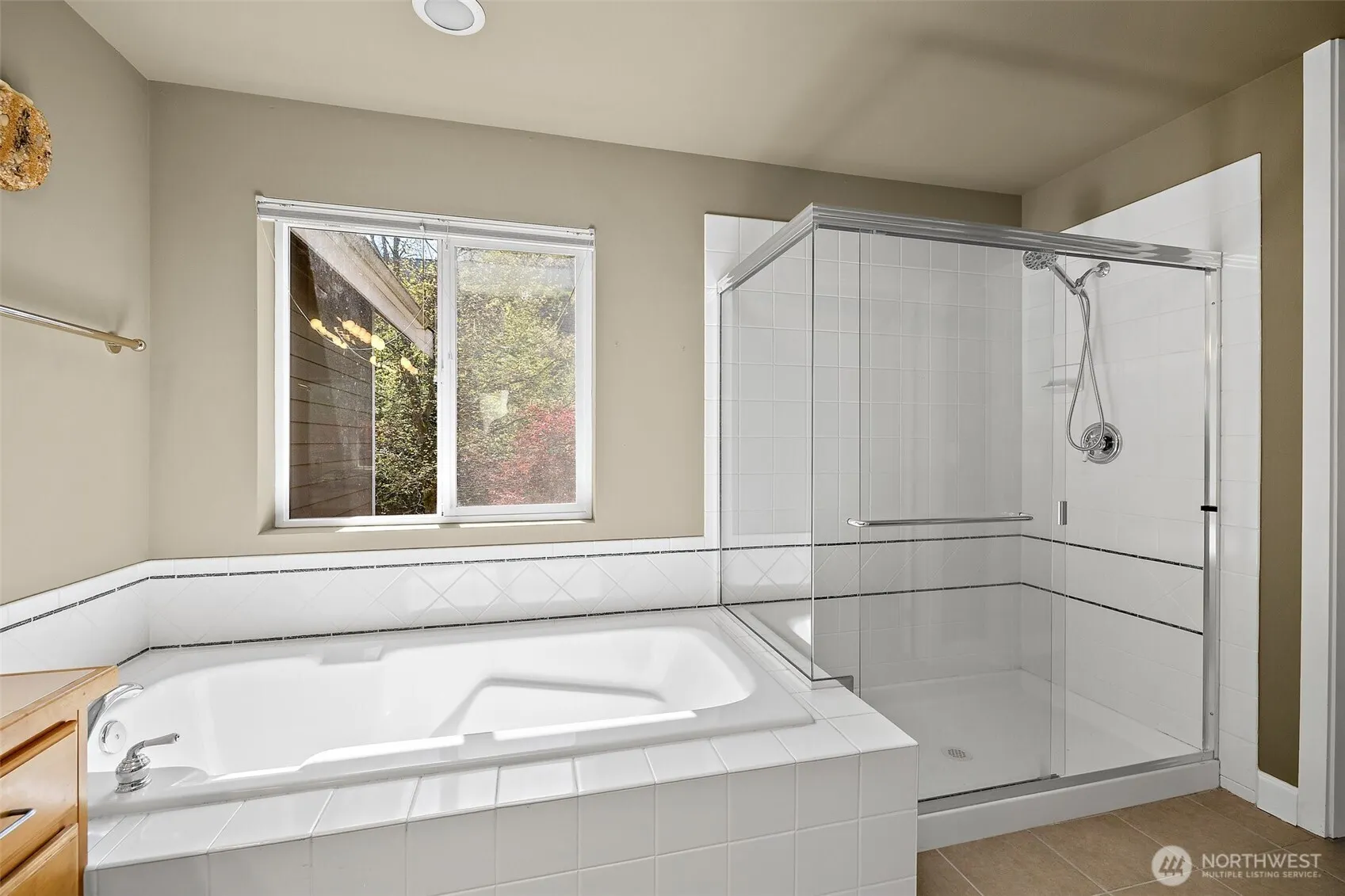 10001 NE 37th Court #108, Kirkland, WA 98033