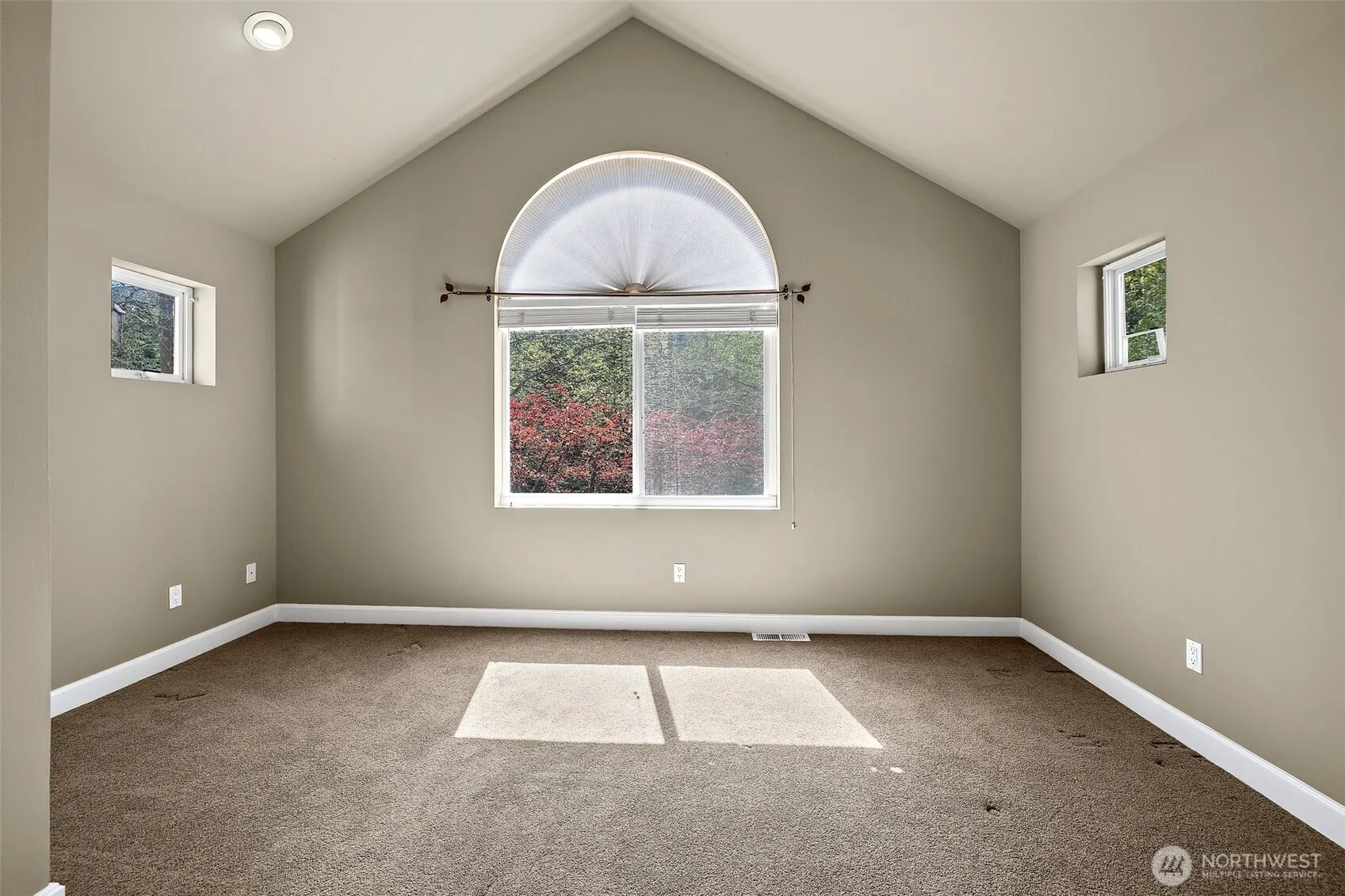 10001 NE 37th Court #108, Kirkland, WA 98033