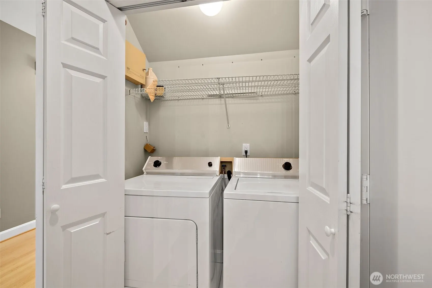 10001 NE 37th Court #108, Kirkland, WA 98033