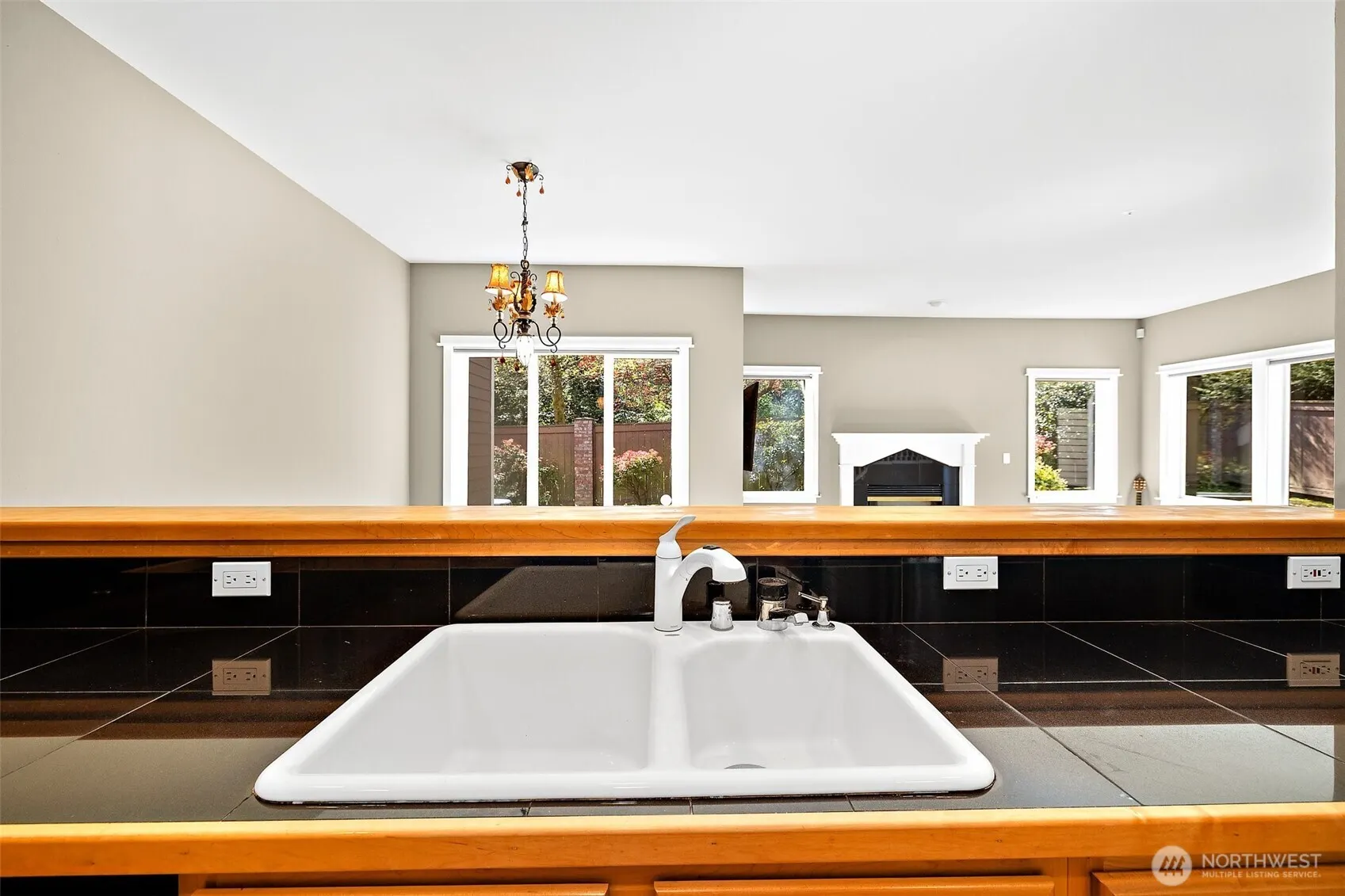 10001 NE 37th Court #108, Kirkland, WA 98033