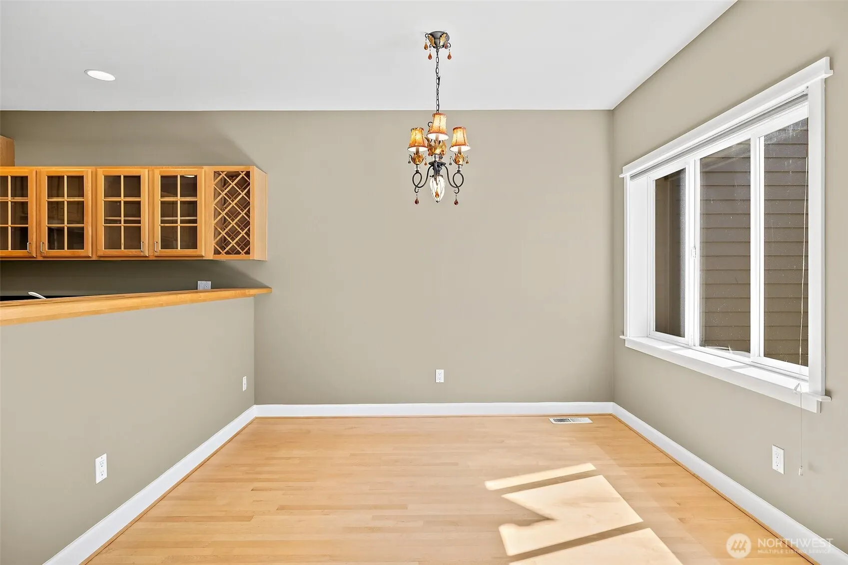 10001 NE 37th Court #108, Kirkland, WA 98033