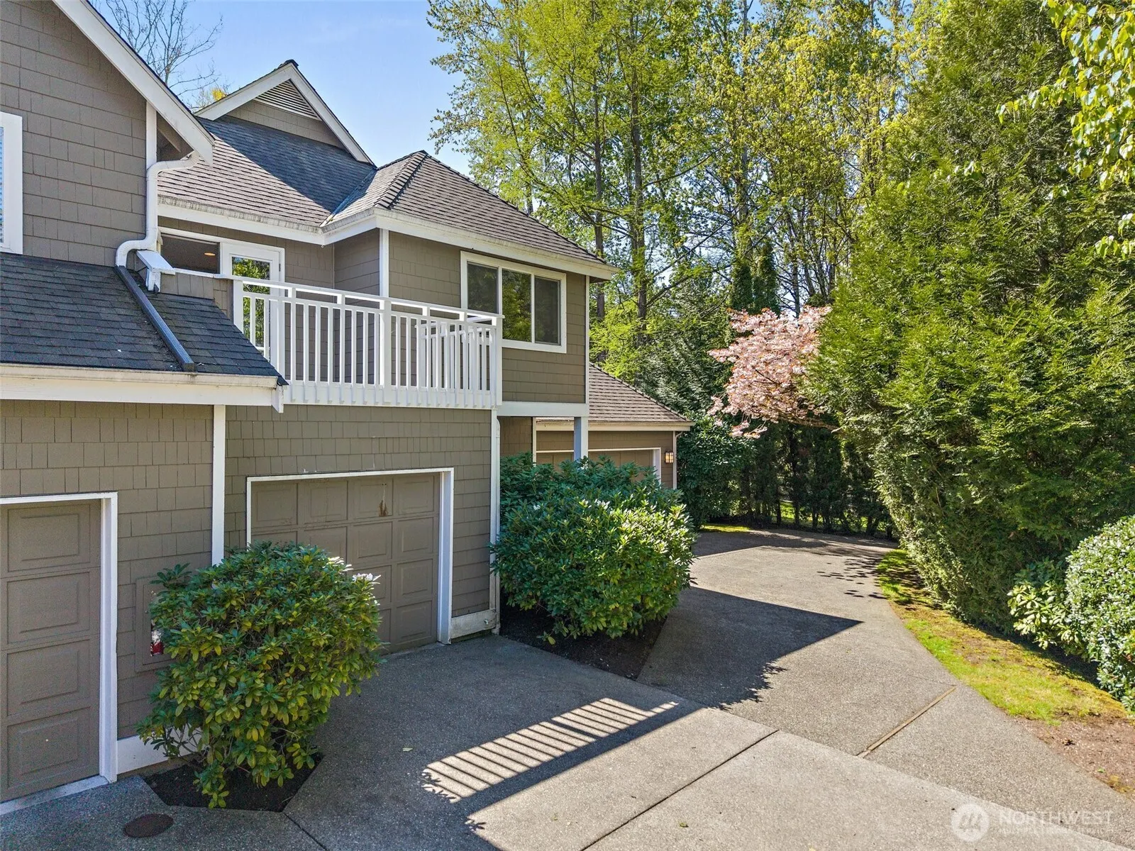 10001 NE 37th Court #108, Kirkland, WA 98033
