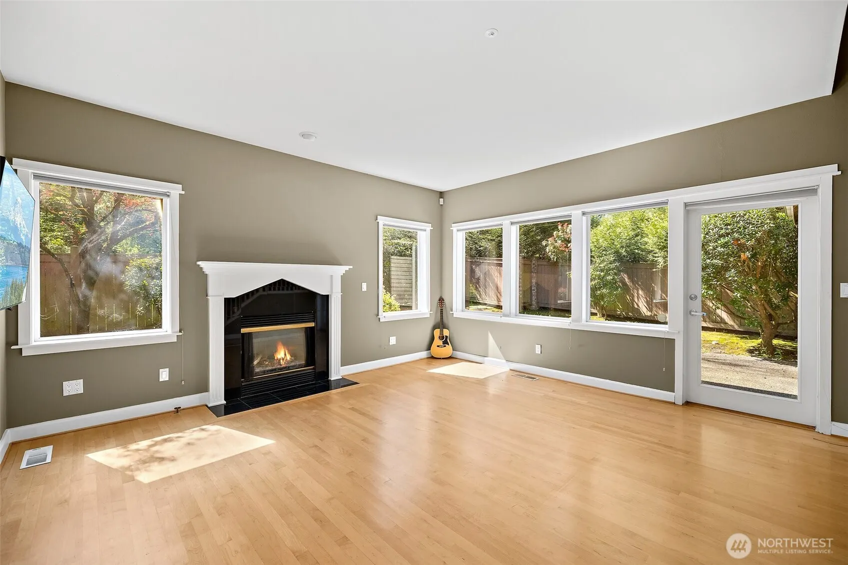 10001 NE 37th Court #108, Kirkland, WA 98033