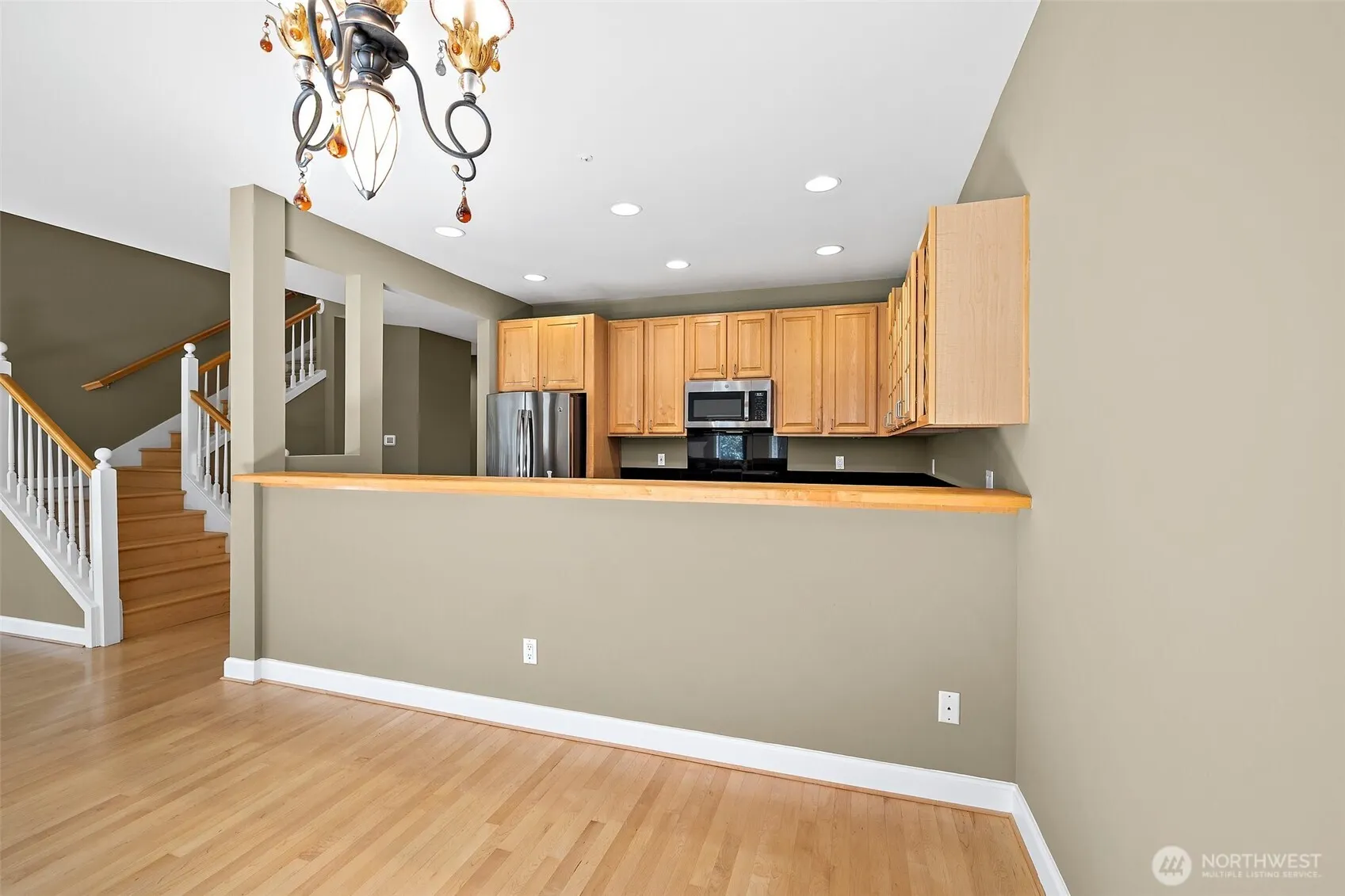 10001 NE 37th Court #108, Kirkland, WA 98033