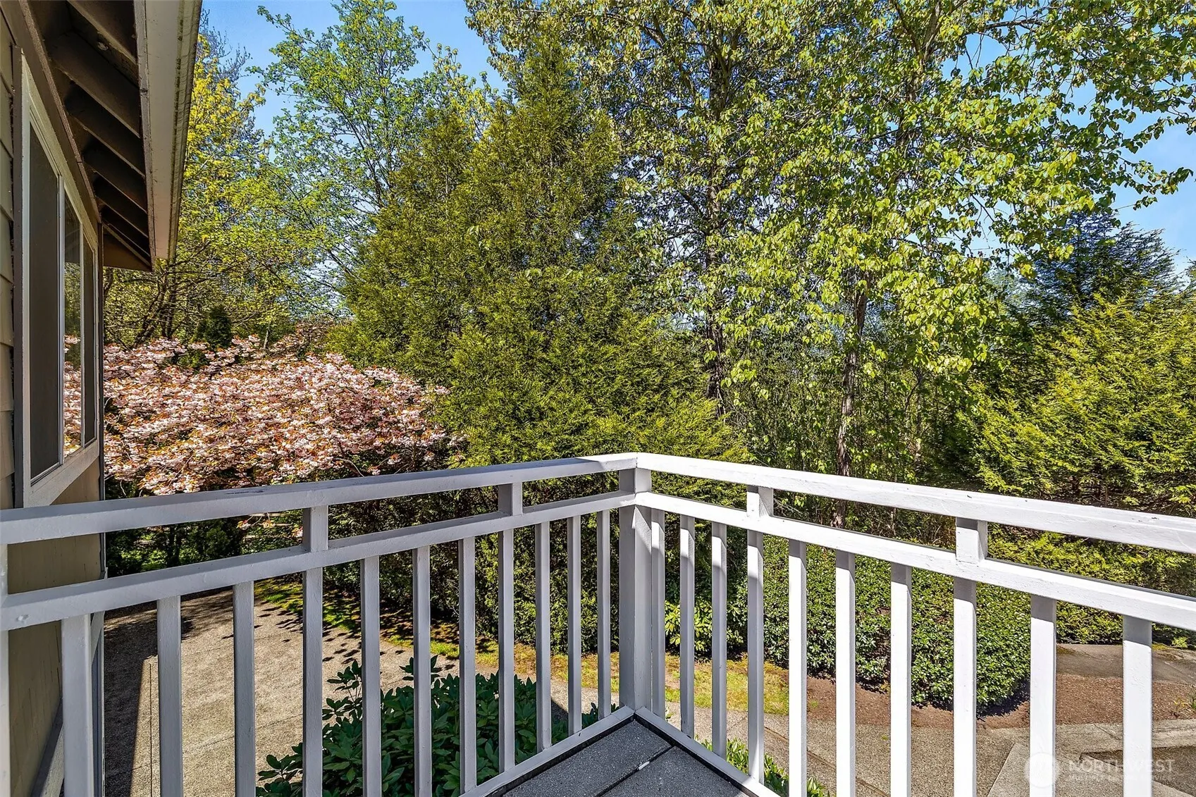 10001 NE 37th Court #108, Kirkland, WA 98033