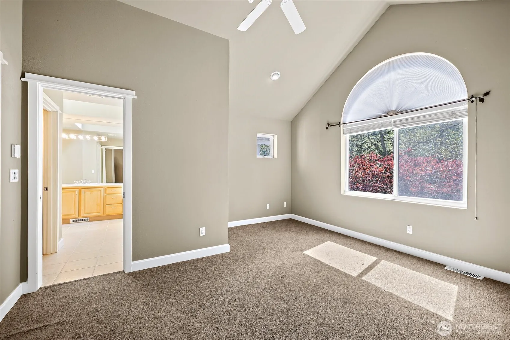 10001 NE 37th Court #108, Kirkland, WA 98033