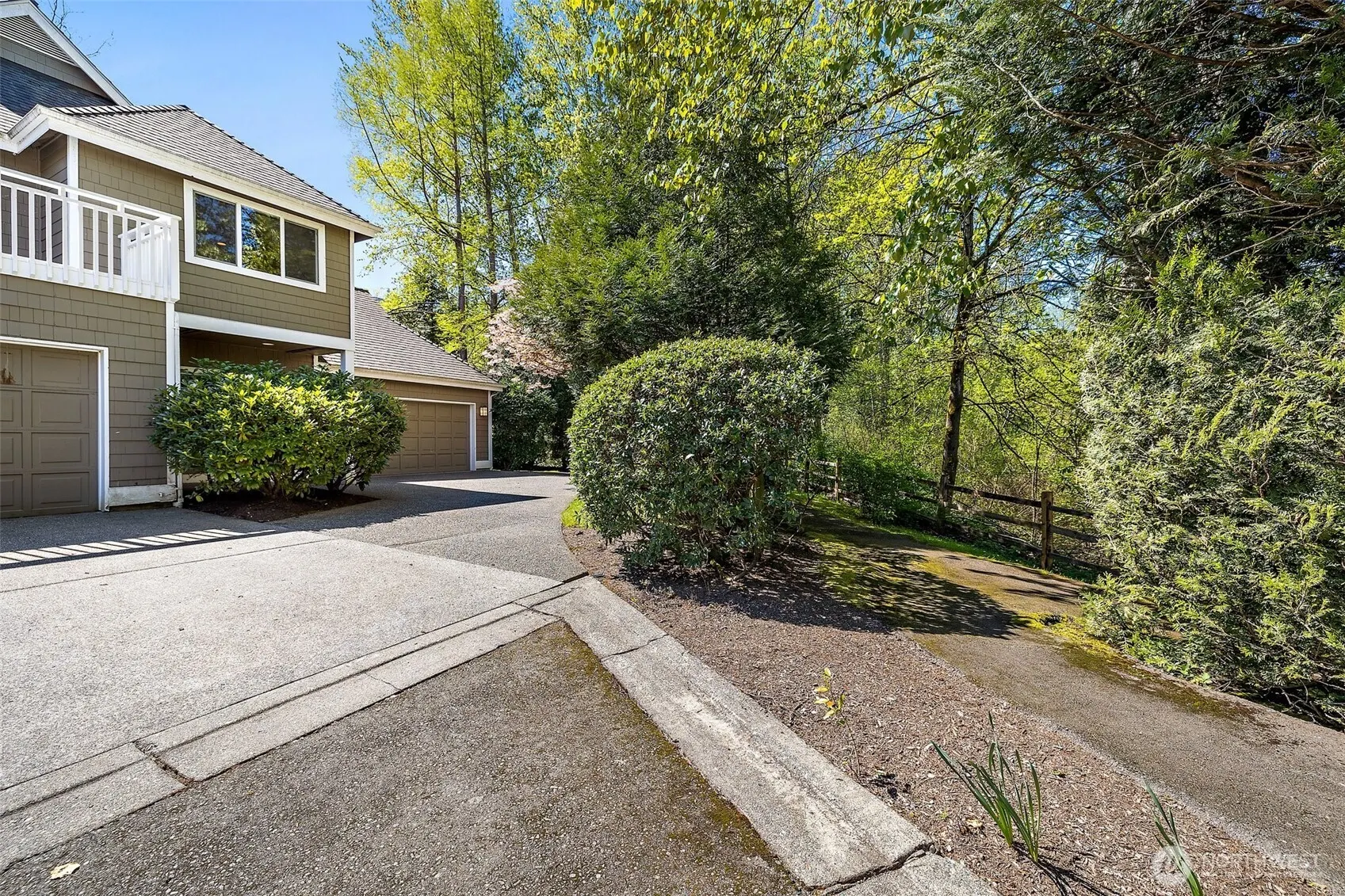 10001 NE 37th Court #108, Kirkland, WA 98033