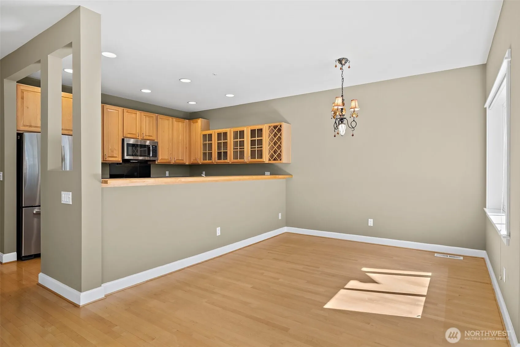 10001 NE 37th Court #108, Kirkland, WA 98033