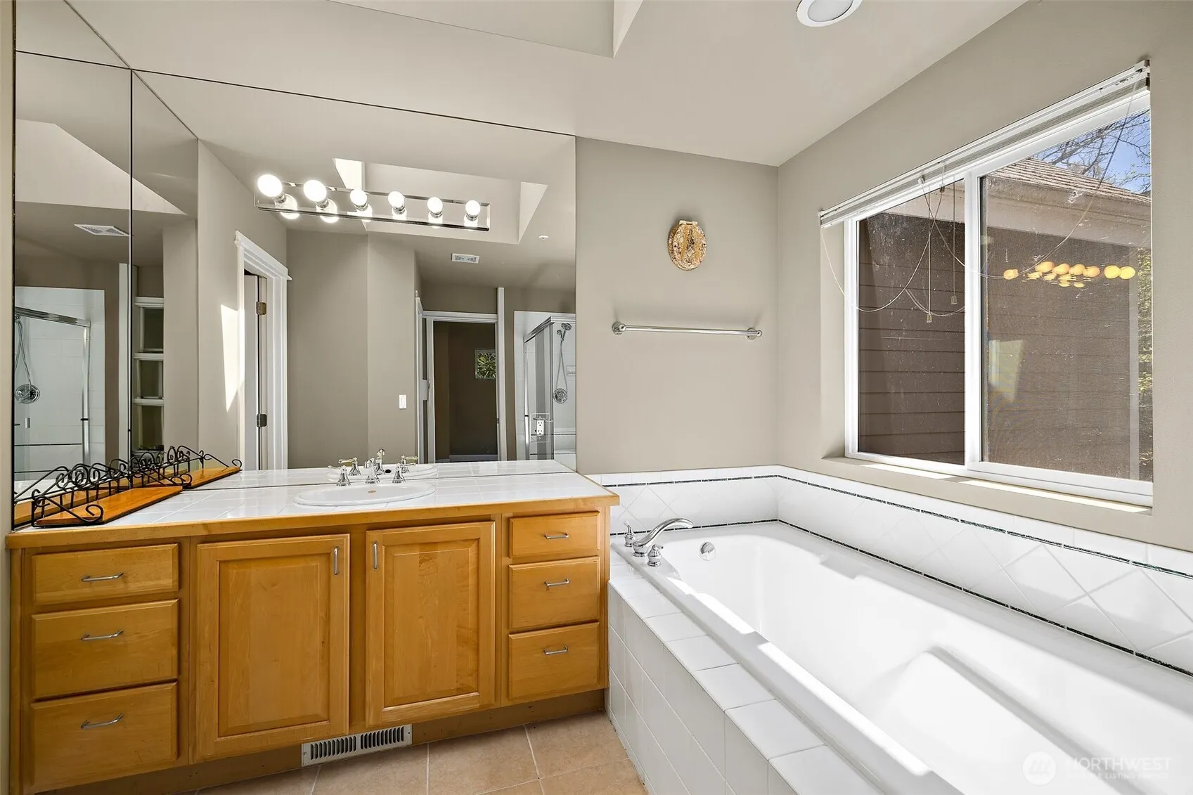10001 NE 37th Court #108, Kirkland, WA 98033