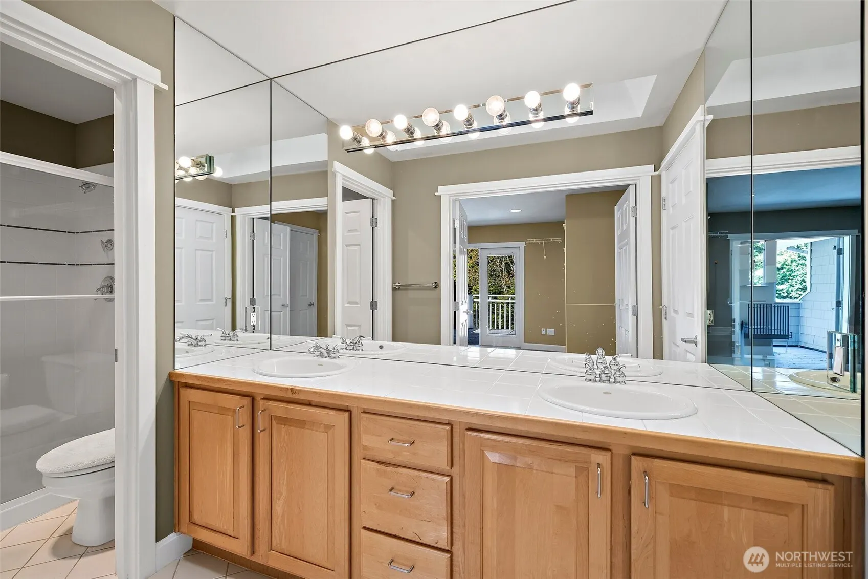 10001 NE 37th Court #108, Kirkland, WA 98033