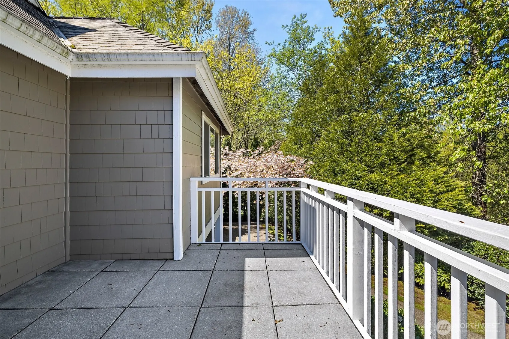 10001 NE 37th Court #108, Kirkland, WA 98033