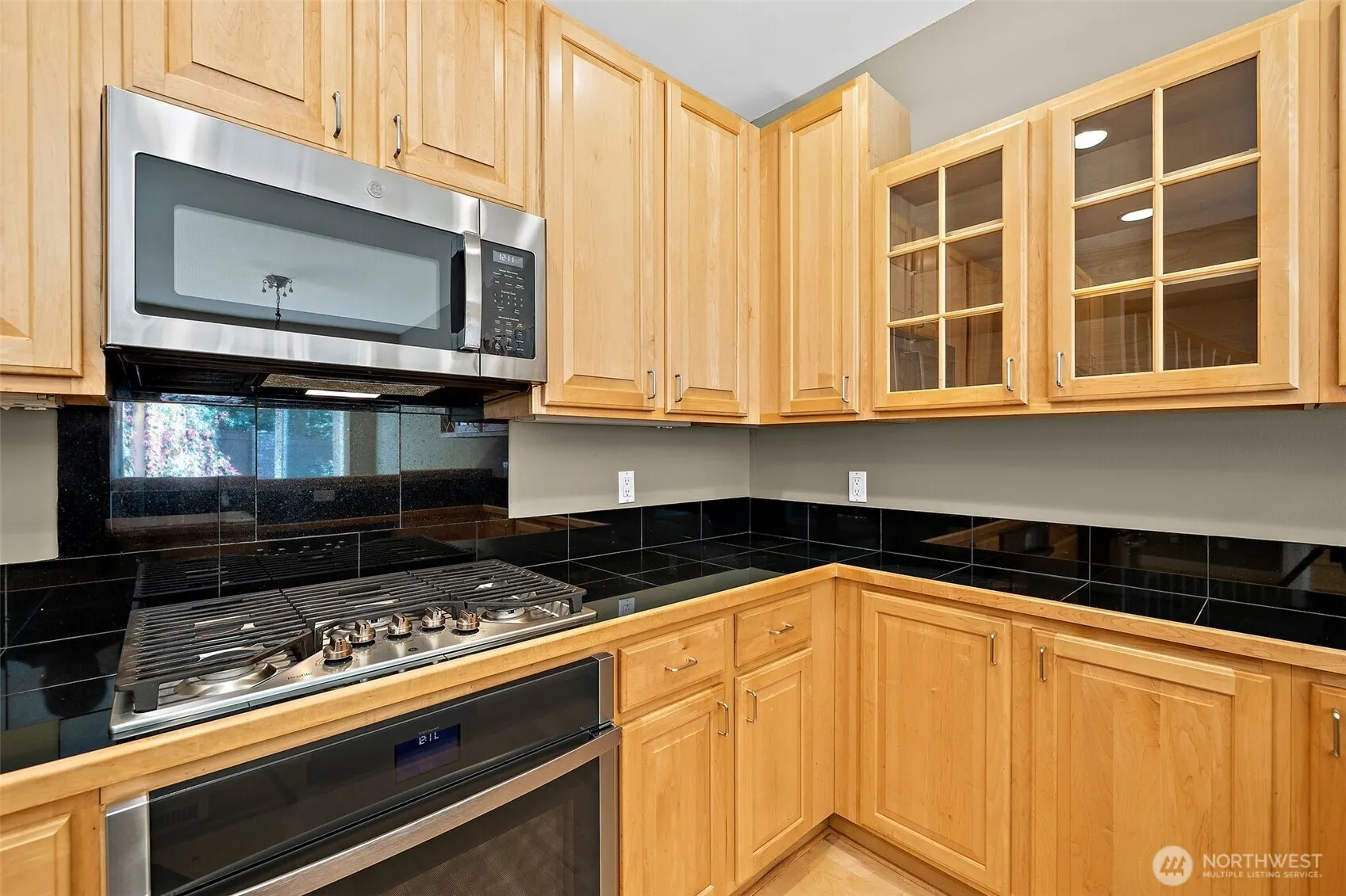 10001 NE 37th Court #108, Kirkland, WA 98033