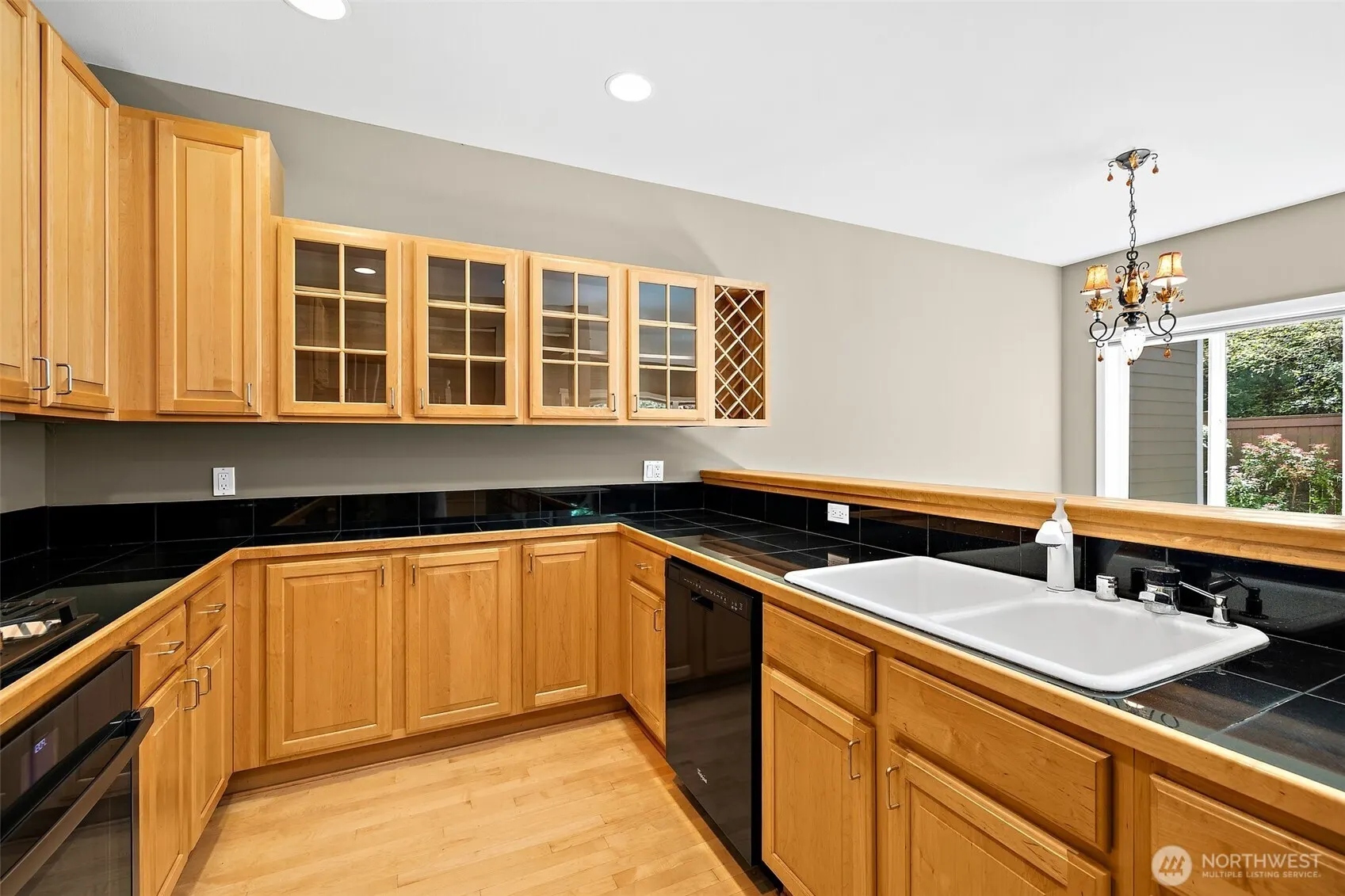 10001 NE 37th Court #108, Kirkland, WA 98033