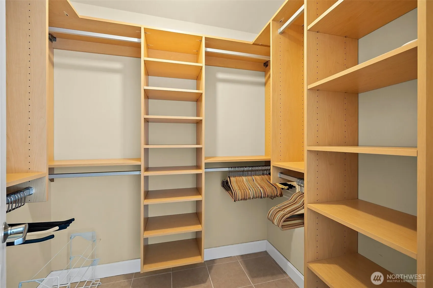 10001 NE 37th Court #108, Kirkland, WA 98033