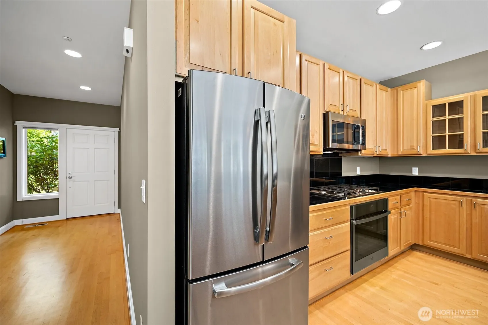 10001 NE 37th Court #108, Kirkland, WA 98033