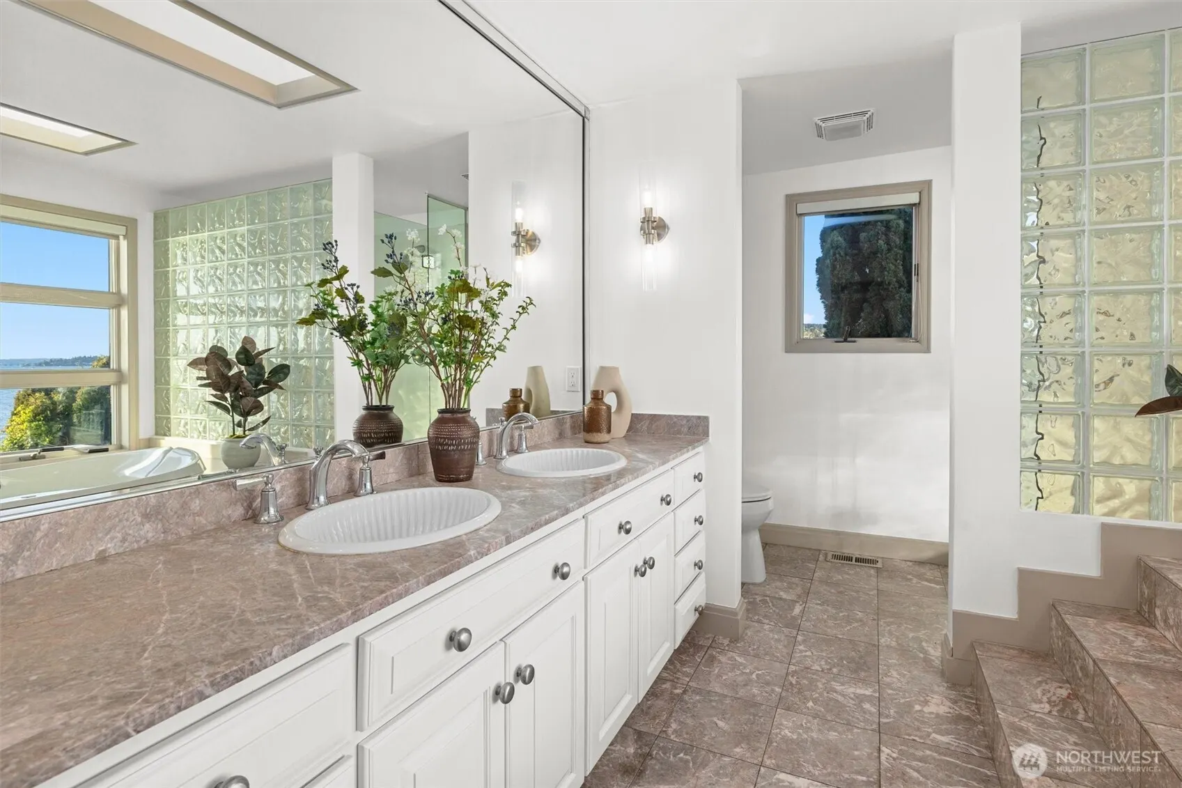 175 Lake Avenue W, Kirkland, WA 98033