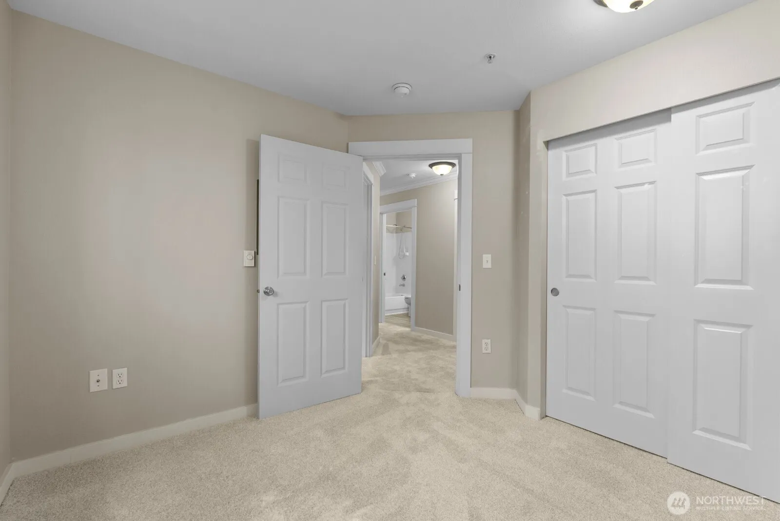 25025 SE Klahanie Boulevard #K102, Issaquah, WA 98029