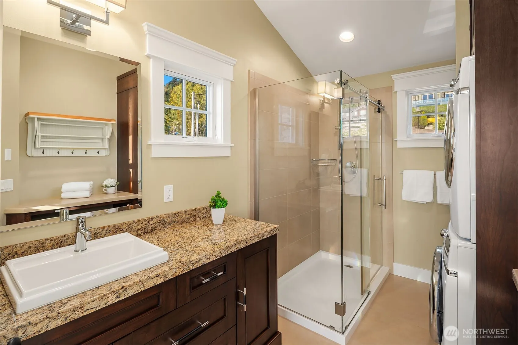 2033 E Lake Sammamish Parkway NE, Sammamish, WA 98074
