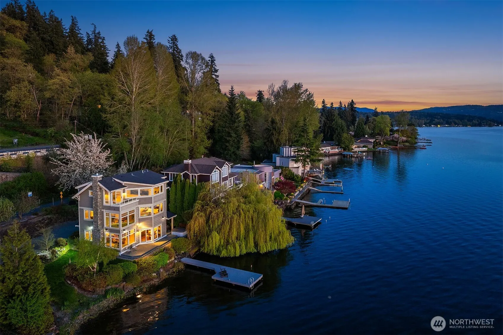 2033 E Lake Sammamish Parkway NE, Sammamish, WA 98074