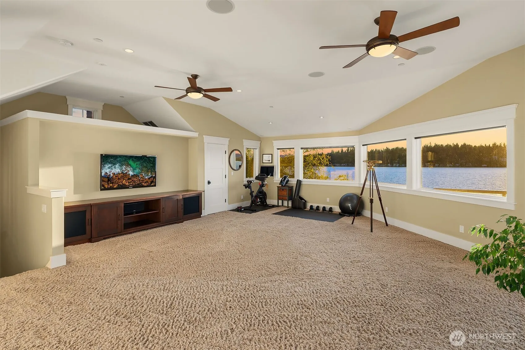2033 E Lake Sammamish Parkway NE, Sammamish, WA 98074