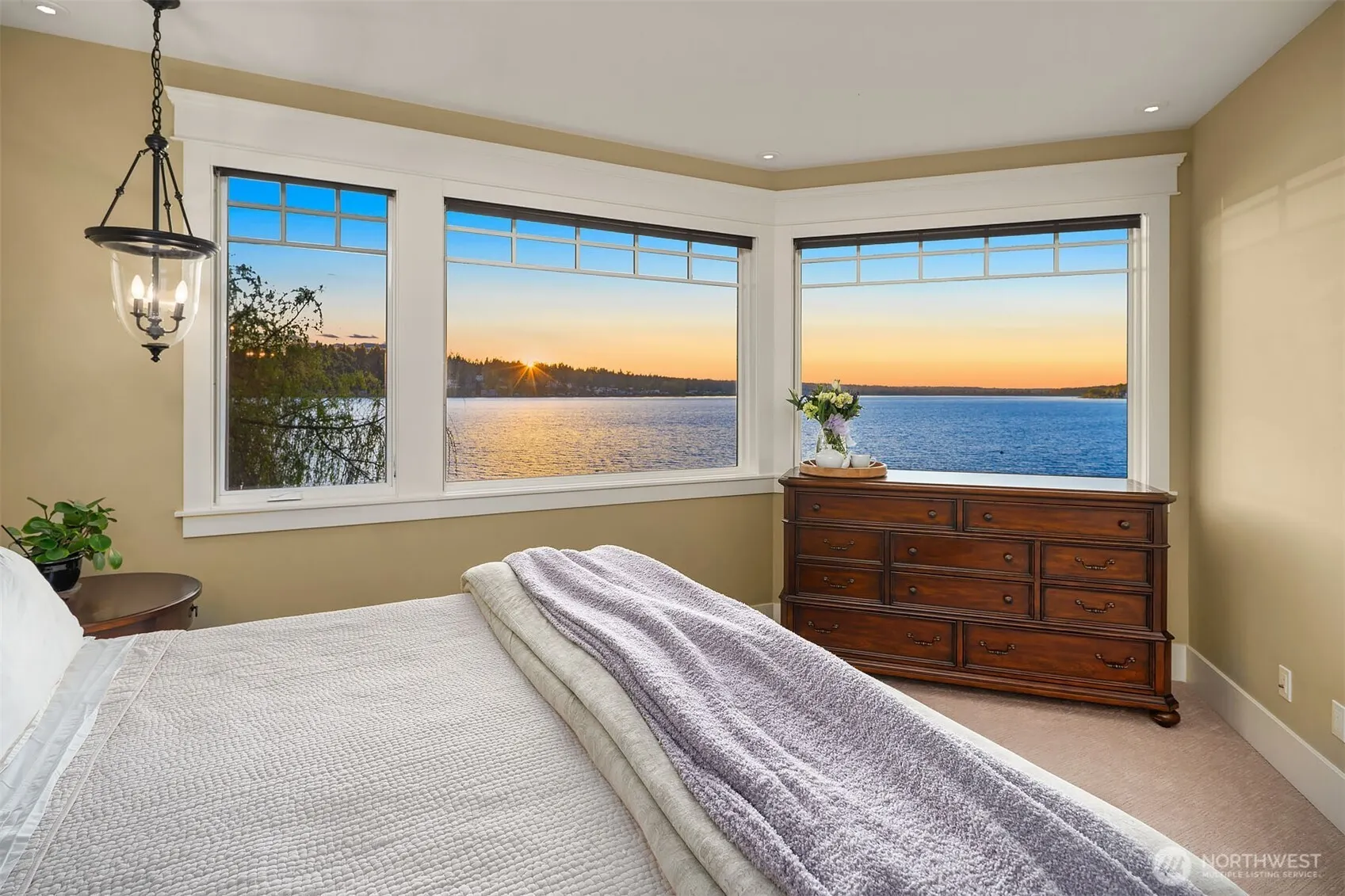 2033 E Lake Sammamish Parkway NE, Sammamish, WA 98074