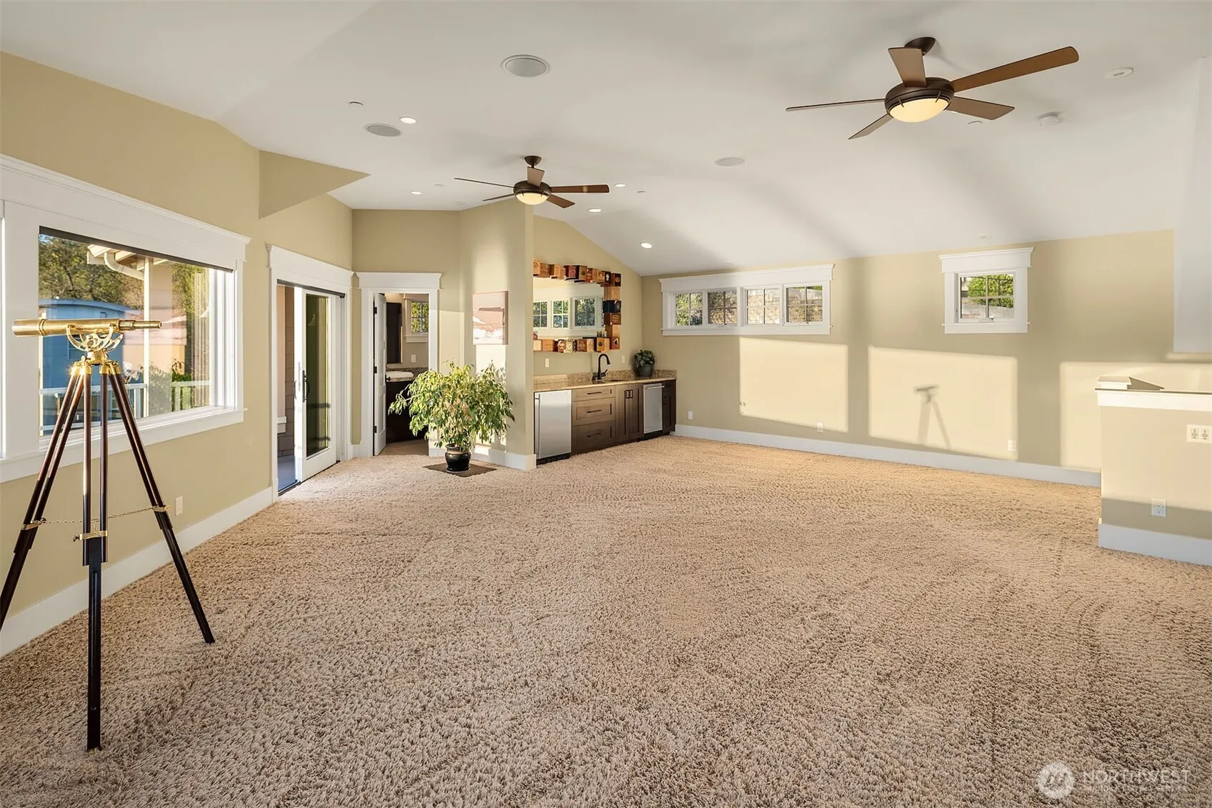 2033 E Lake Sammamish Parkway NE, Sammamish, WA 98074
