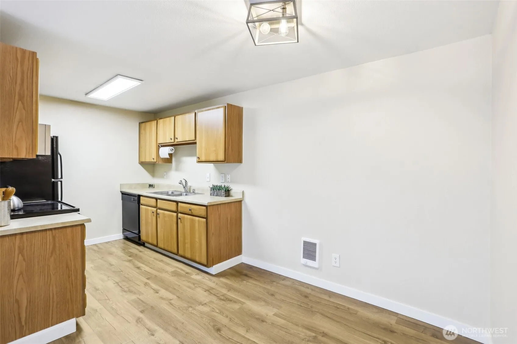 16817 Larch Way #B202, Lynnwood, WA 98037-3360