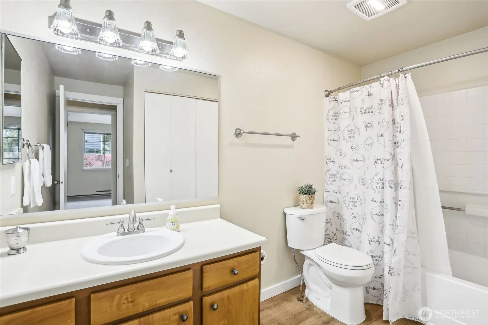 16817 Larch Way #B202, Lynnwood, WA 98037-3360