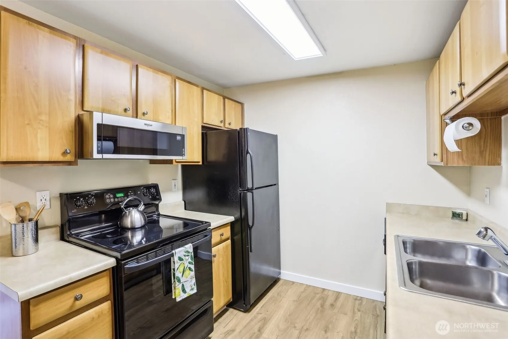 16817 Larch Way #B202, Lynnwood, WA 98037-3360