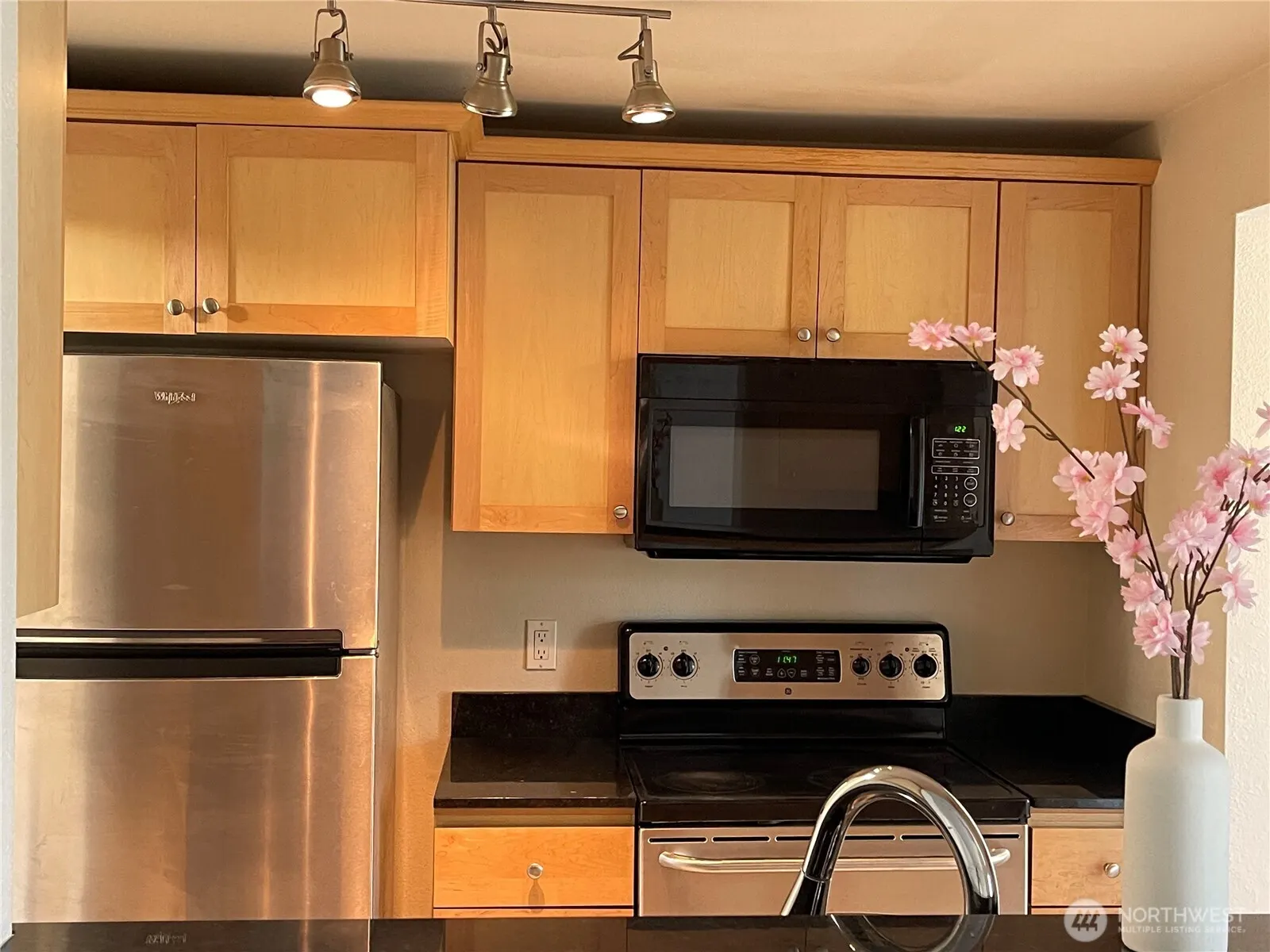 14206 NE 181st Place #L206, Woodinville, WA 98072